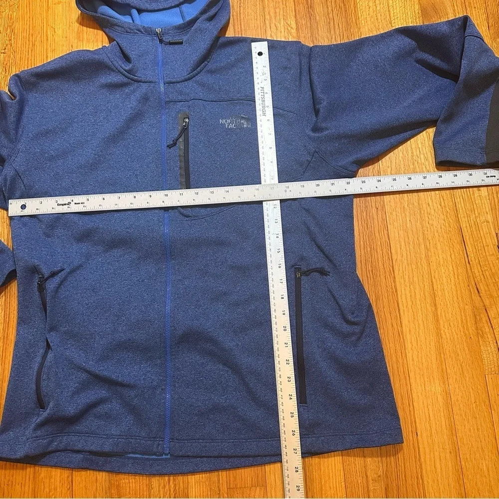 The North Face Men's Canyonlands Hoodie in stretch hardface fleece. Size Large